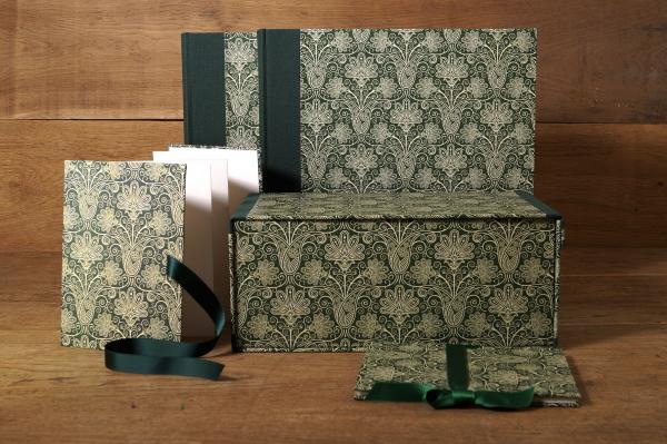 grünes Foto-Geschenk-Set für Hochzeit von Papeterie Schreibweise